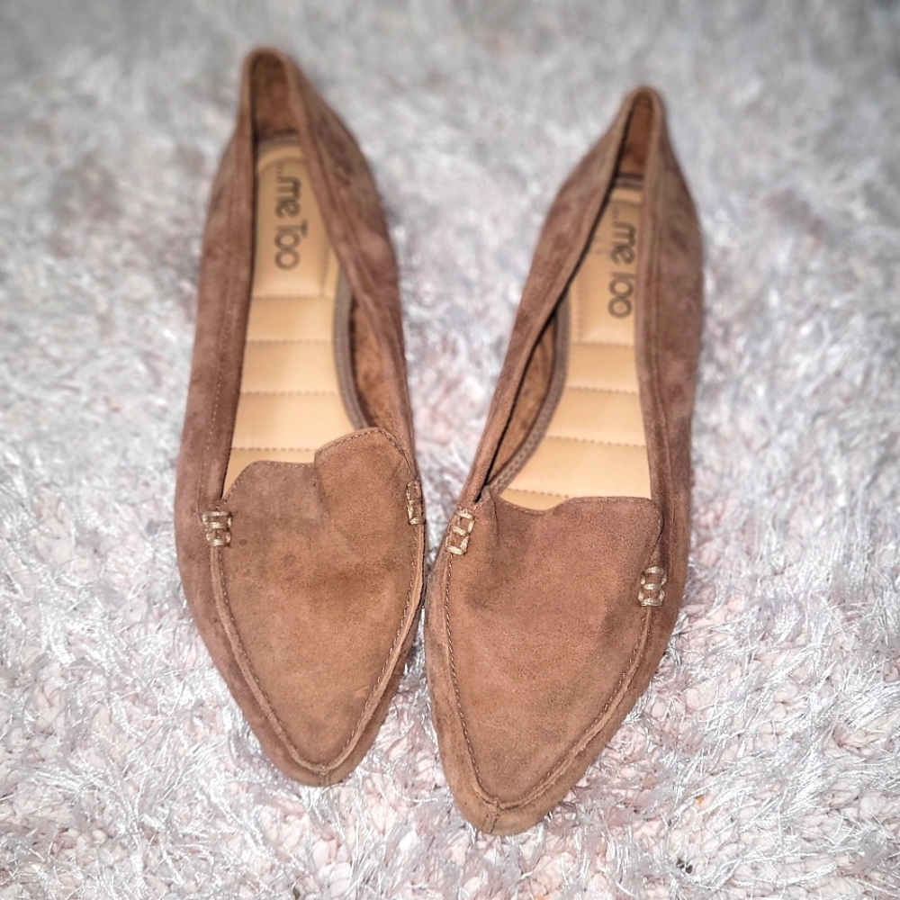 Flat suede shoes